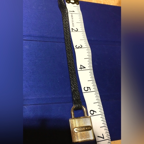 Michael Kors Lock Charm Hang Tag Gold Tone Keychain Key Fob Charm Vintage - Picture 1 of 6